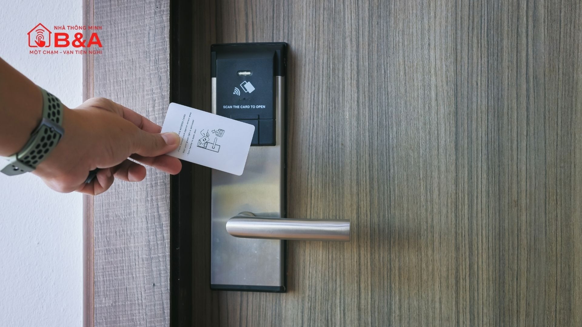 Cách Mở Khoá Cửa Từ Đúng Cách Khi Hết Pin Mất Thẻ Không Nhận Lệnh 2 Các bước thực hiện cách mở khoá cửa từ đúng cách hằng ngày